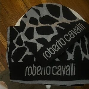 Roberto Cavalli Black and Gray Patterned Beanie and Scarf